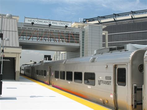 metlife stadium train station.